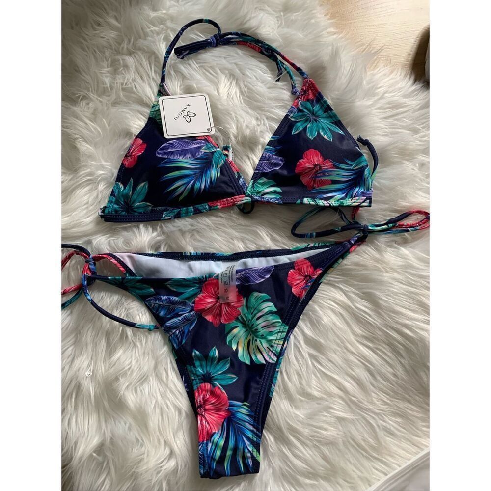 Bikini Hawaii print size medium runs small nwt